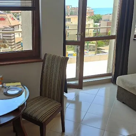 голям с прекрасна гледка кьм морето Ravda