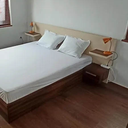 голям с прекрасна гледка кьм морето Ravda