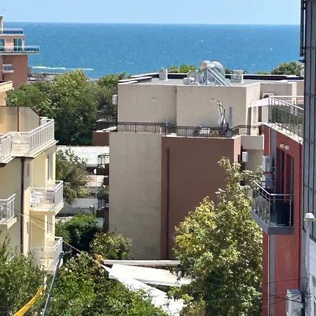 Apartman голям с прекрасна гледка кьм морето Ravda